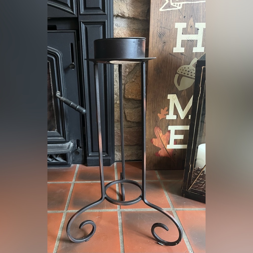 Black Metal Candle Stand